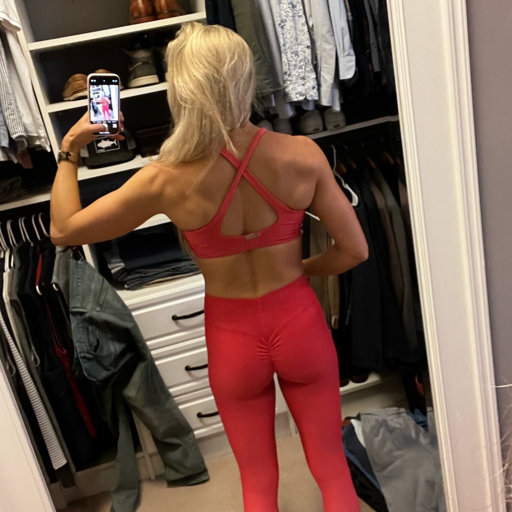 Bombshell sportswear toggle leggings.